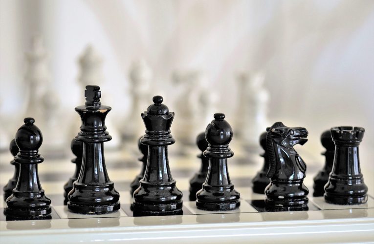 Carlsen menospreza Gukesh antes de duelo em Zagreb, mas indiano responde com liderança no torneio
