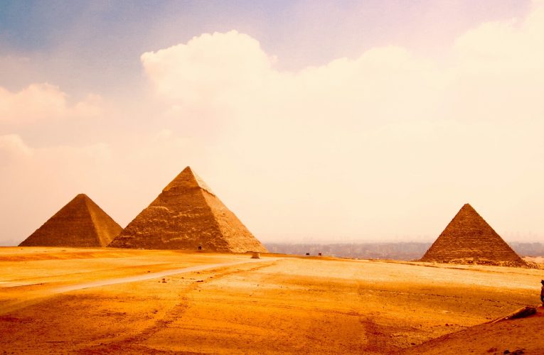 O Enigma das Pirâmides: Da Engenharia Maia às Novas Controvérsias do Egito